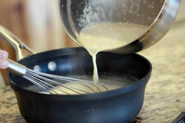 加入玉米淀粉和糖混合物