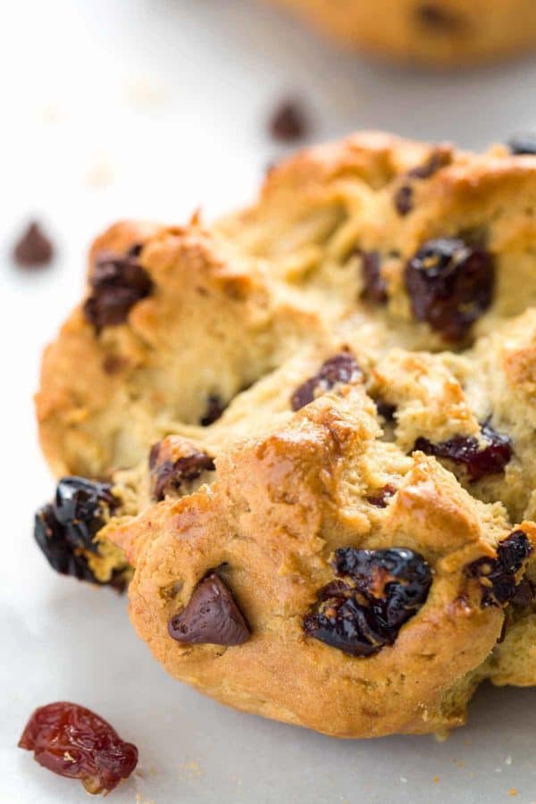 甜甜的爱尔兰苏打面包,配上巧克力片和樱桃干