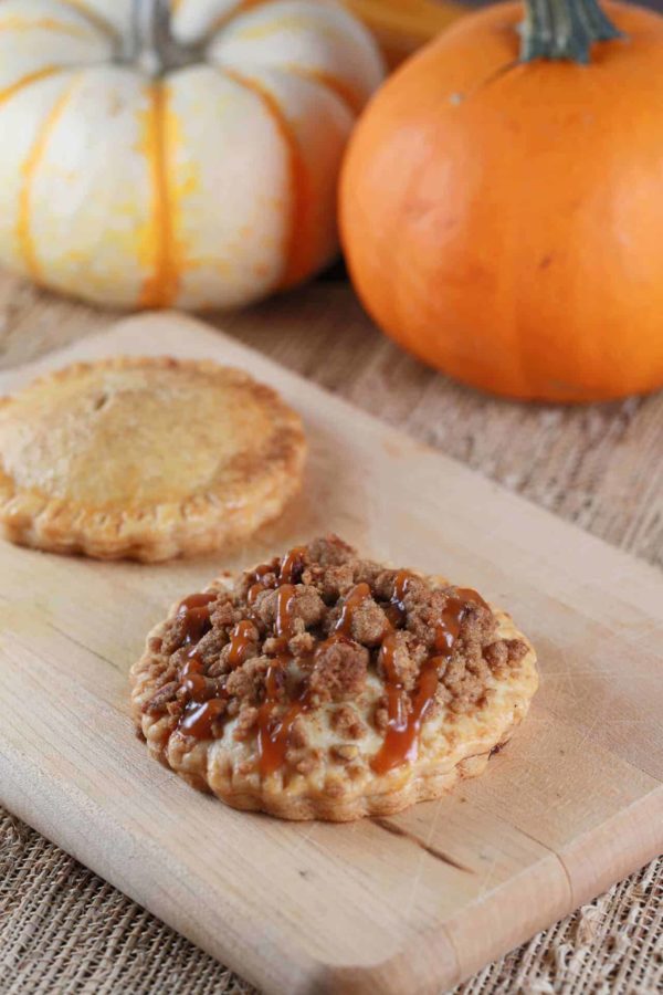 pumpkin-pie-with-crumble-topping