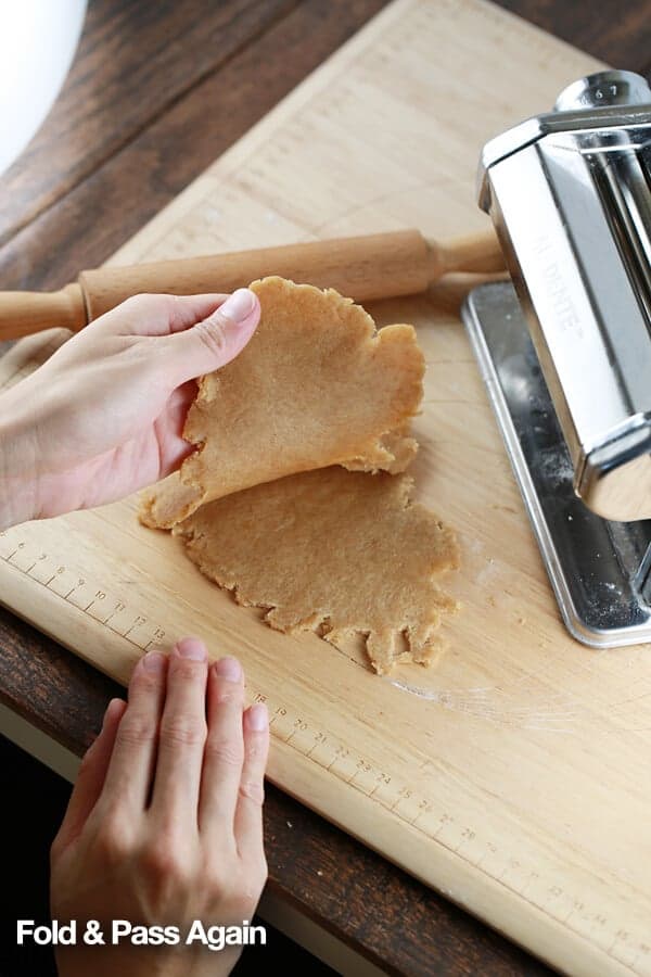 如何让面团再次通过滚轴