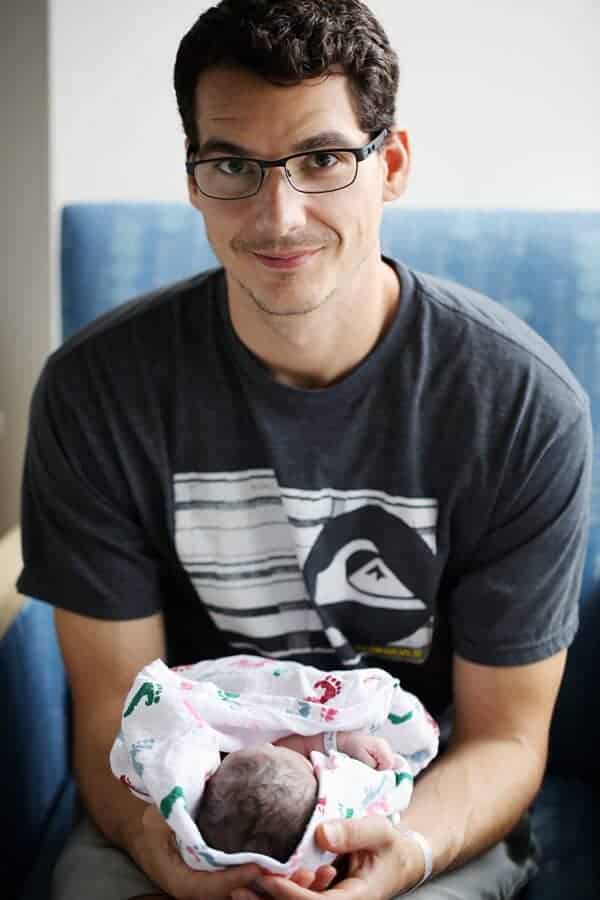 抱着詹姆斯和自豪的爸爸杰森