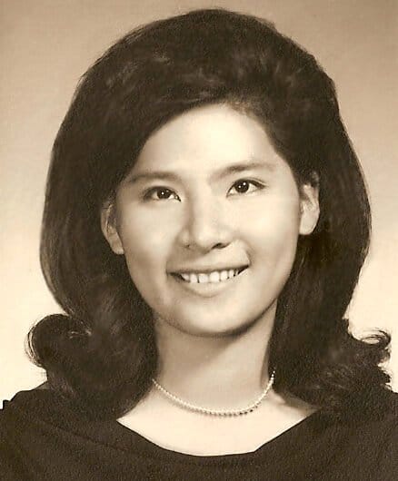 高中毕业纪念册上的杰西卡妈妈