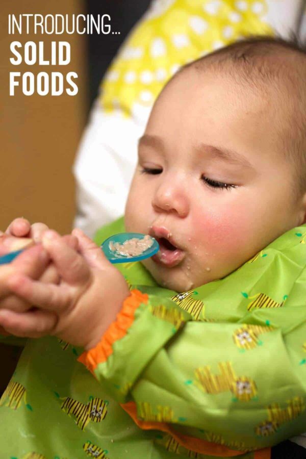 如何通过制作自己的婴儿食品来介绍固体