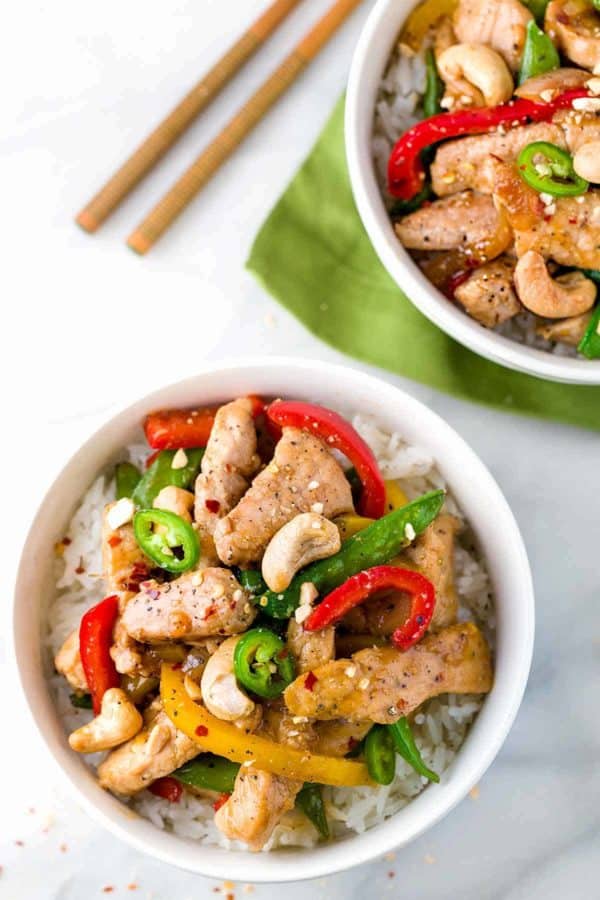 俯视图两碗炒猪肉