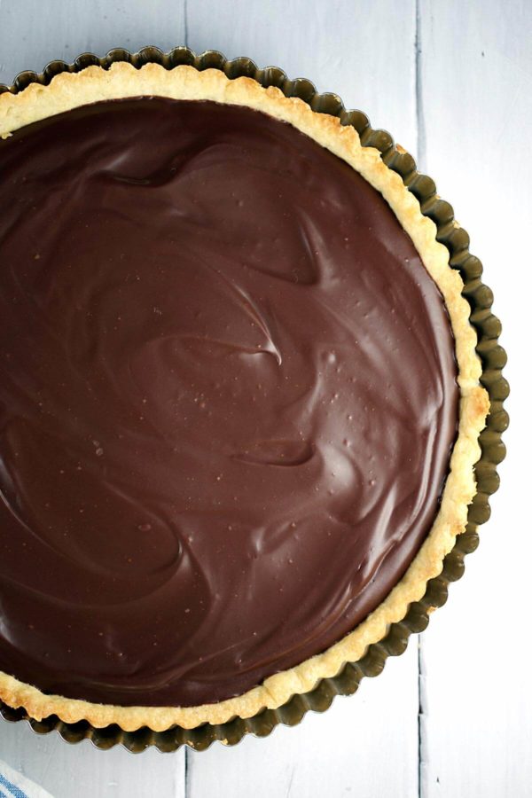 在平底锅里的巧克力挞