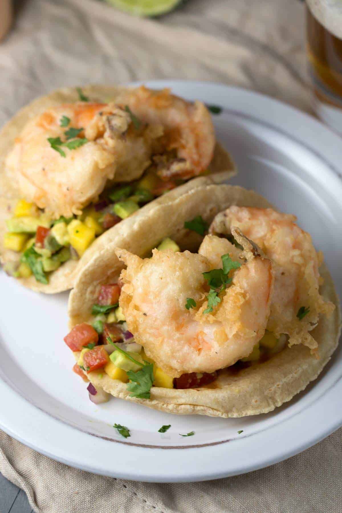 啤酒被打击虾炸玉米饼