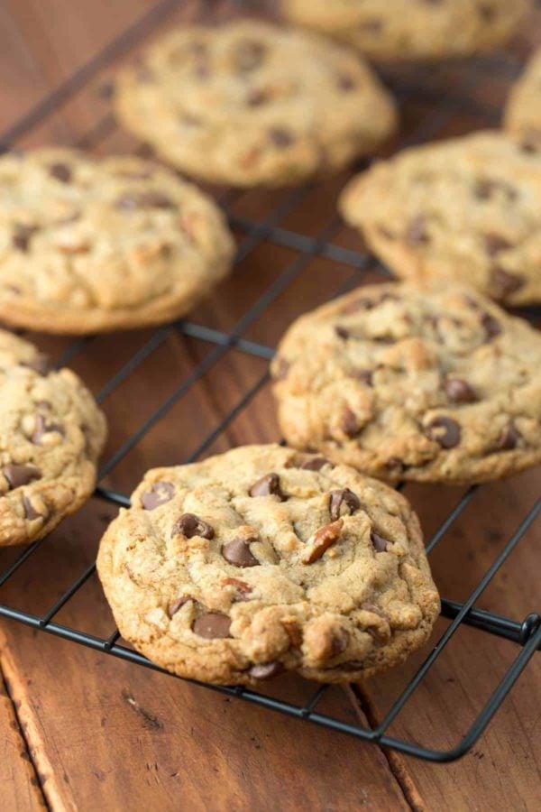 棕色黄油巧克力核桃饼干