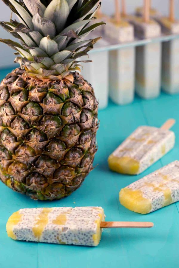 菠萝和奇亚籽冰棒是一种健康的甜点