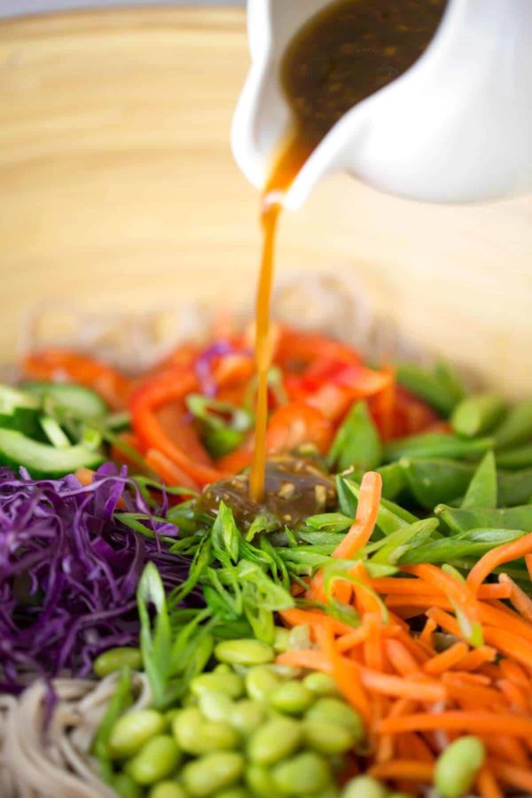 倾吐大豆柑橘在亚洲荞麦面敷料