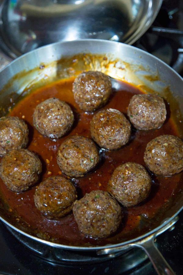 肉丸泡在锅里,淋上香橙汁