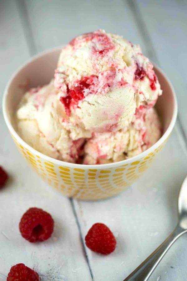 无搅拌器覆盆子冰淇淋