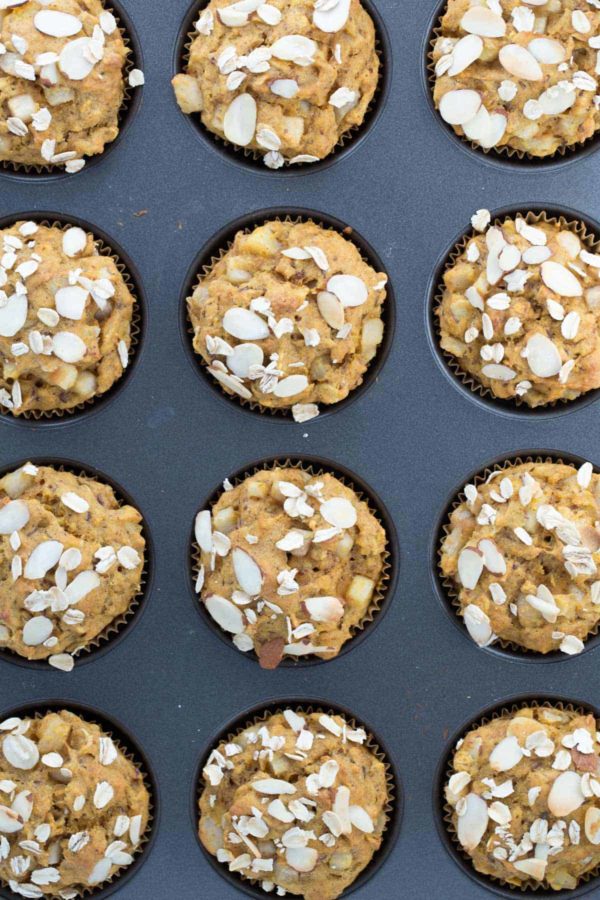 松饼锡充满了击球手,配上燕麦