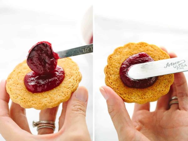 汇编显示将蔓越莓酱传播到Linzer Cookie的过程