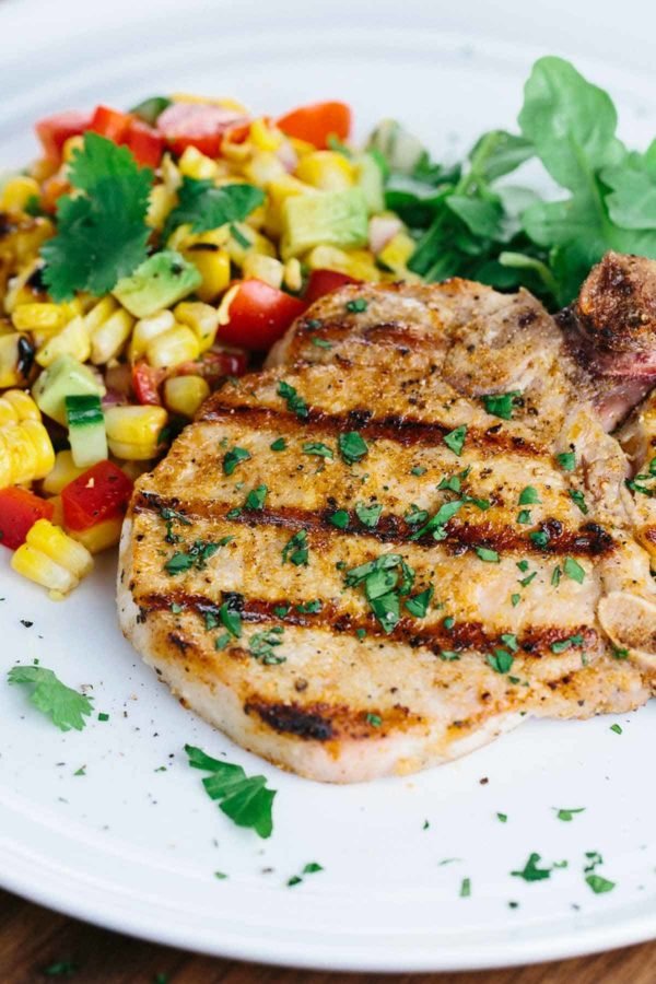 五香烤猪排配烤玉米沙拉