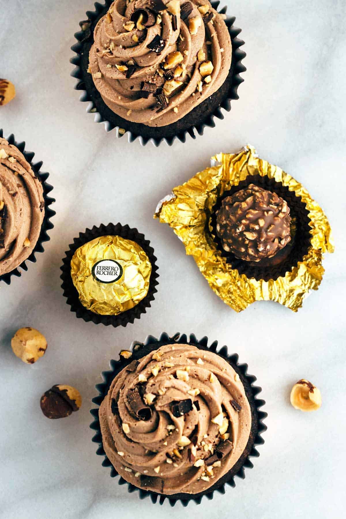 灵感来自费列罗巧克力蛋糕,巧克力甘纳许馅和榛子奶油巧克力酱| jessicagavin.com