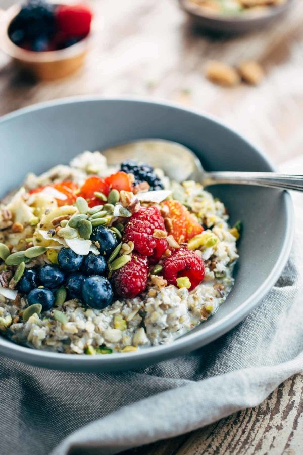 早餐用的碗和勺子