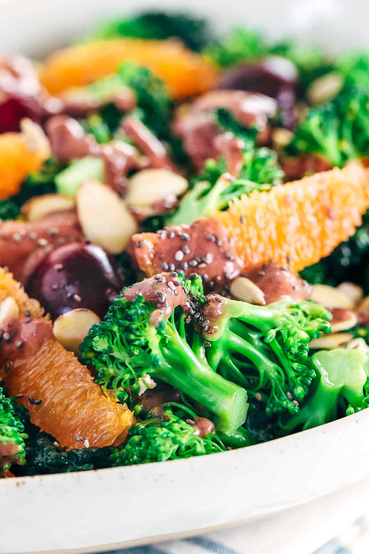 Superfood Croccoli沙拉配樱桃Chia沙拉酱