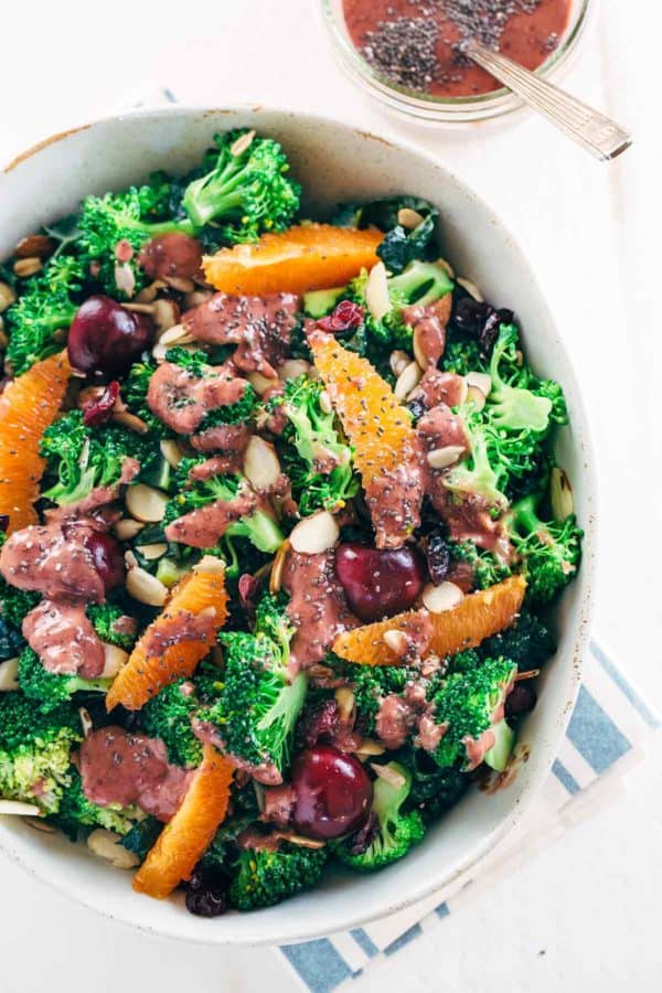 Superfood西兰花沙拉配樱桃Chia酱