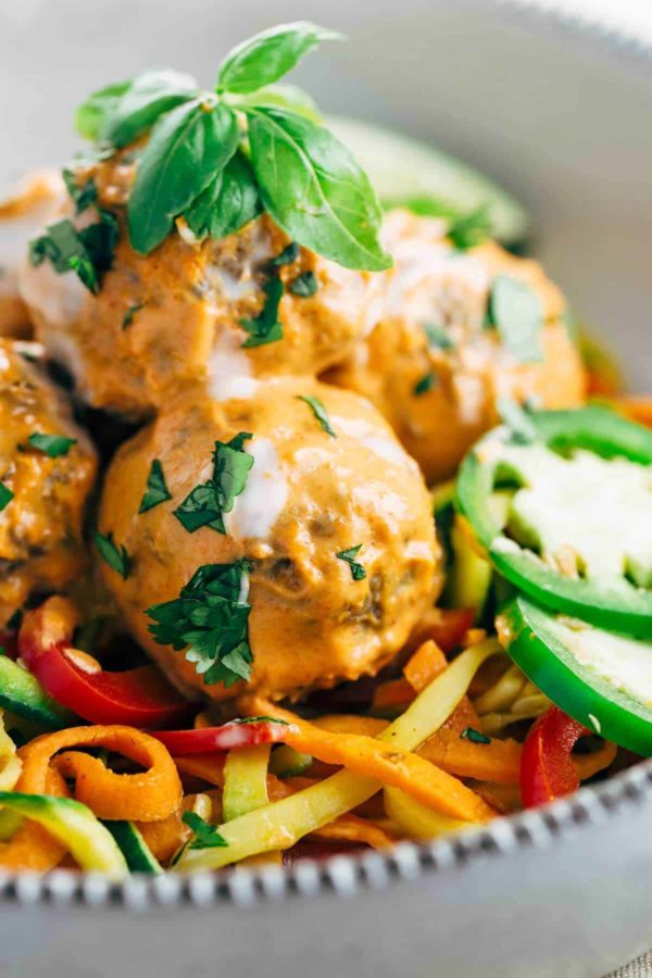 椰子咖喱肉丸配螺旋蔬菜