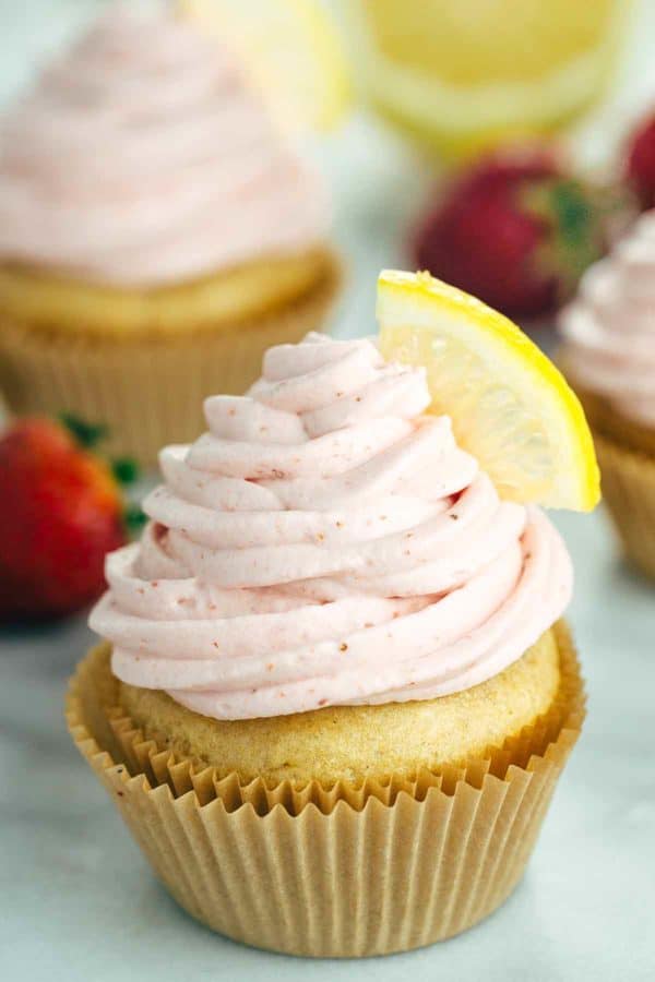 草莓柠檬水杯形蛋糕