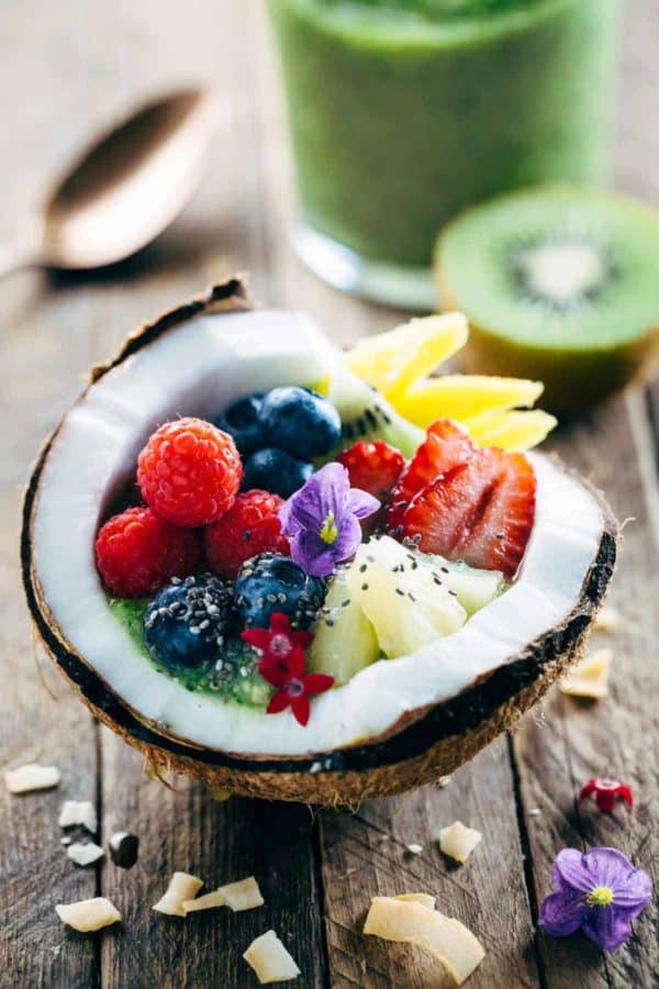 热带猕猴桃椰子冰沙