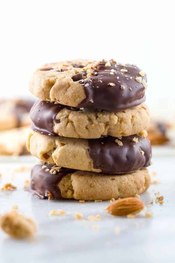 一堆巧克力饼干