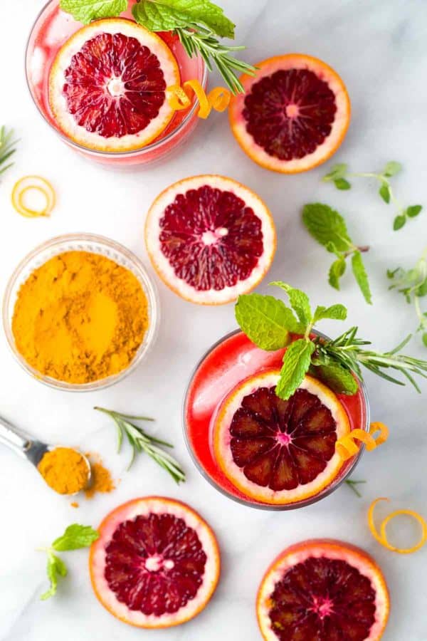 切片血液橙子和姜黄粉