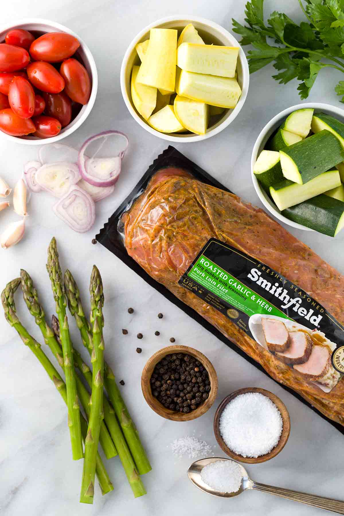 这是一种香草烤猪腰肉,浸有大蒜。