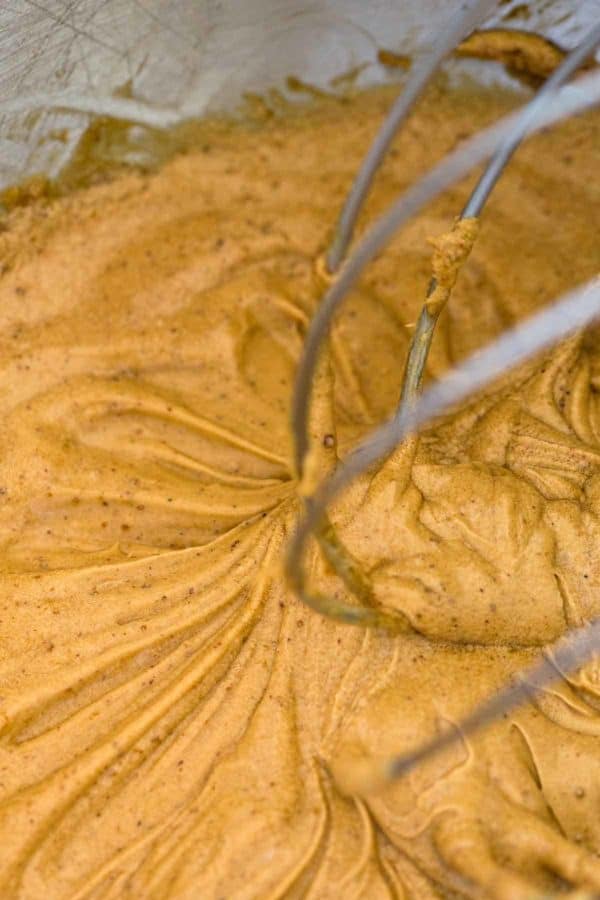 褐色的黄油混合与椰子糖,给予更加金色的颜色