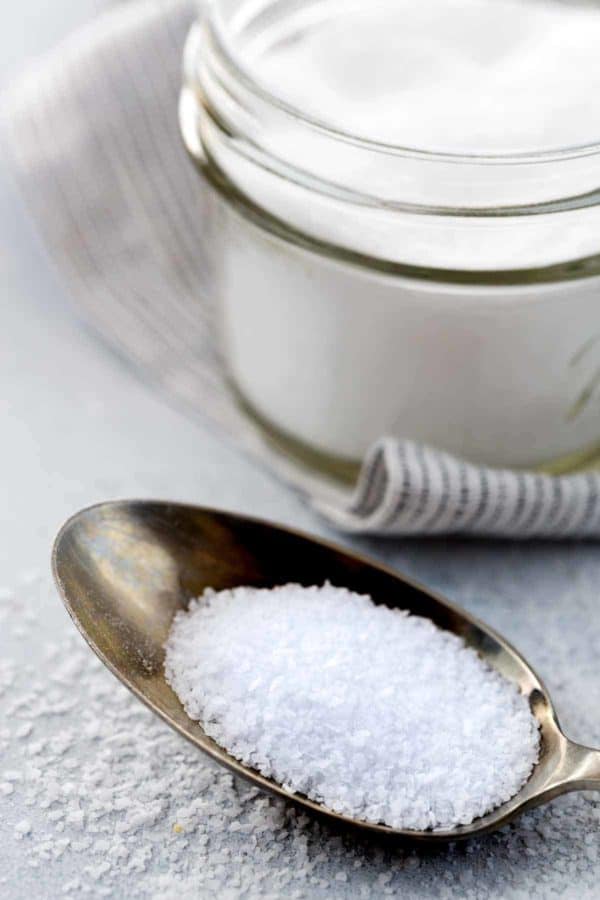 一勺盐用来烹饪