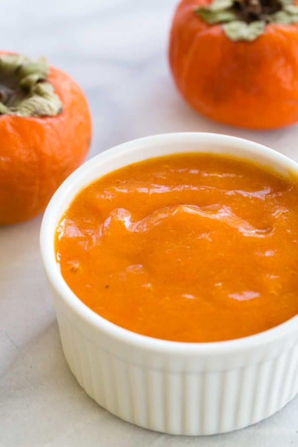 柿子果实变成了橙色纸浆