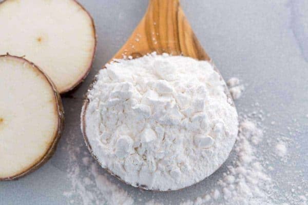 木勺里的木薯淀粉