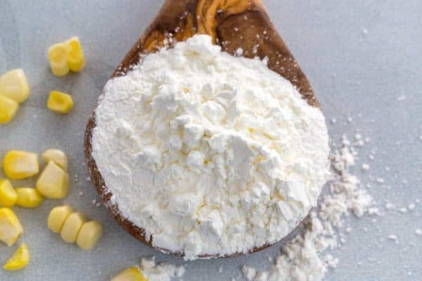 木勺里的玉米淀粉