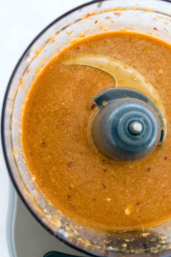 用食品加工机自制的橙汁鸡肉酱