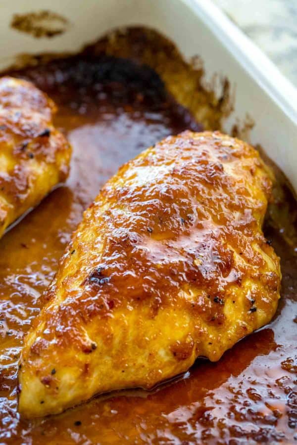 烤鸡胸肉,淋上香橙汁