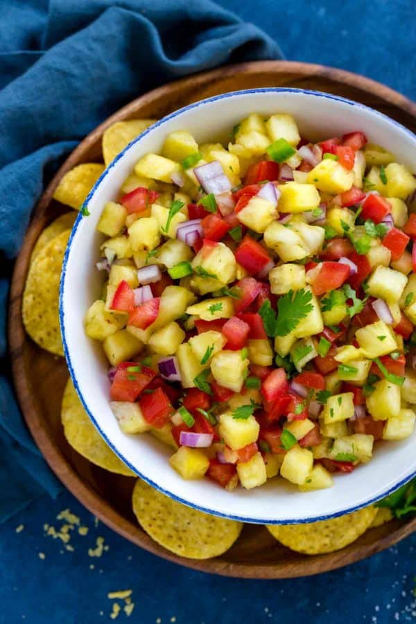 芯片和菠萝辣调味汁