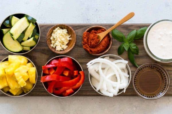 预先分配的罐子成分制作咖喱