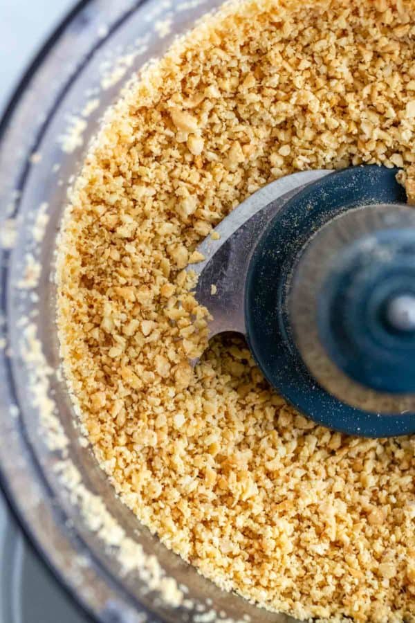 在食品加工机内的脉冲烤花生