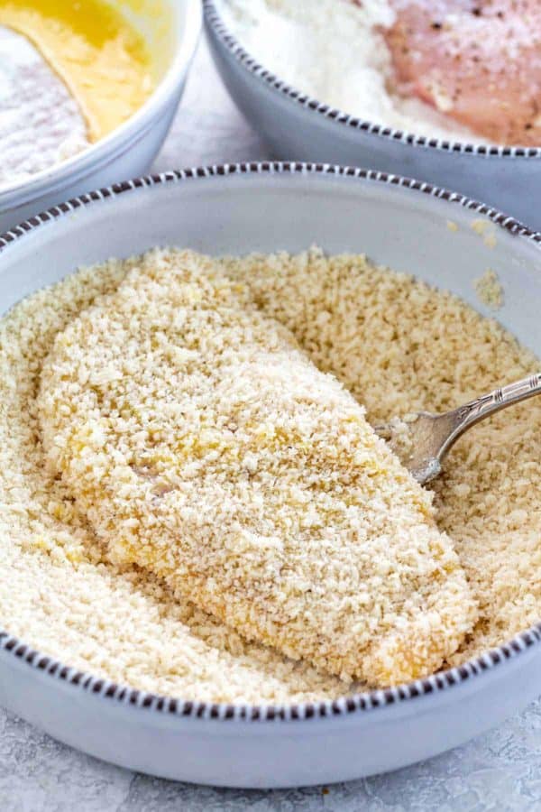 面包屑碗里的鸡柳