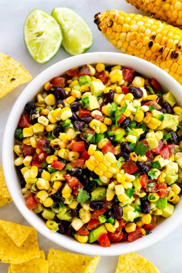 一碗玉米沙司和玉米片