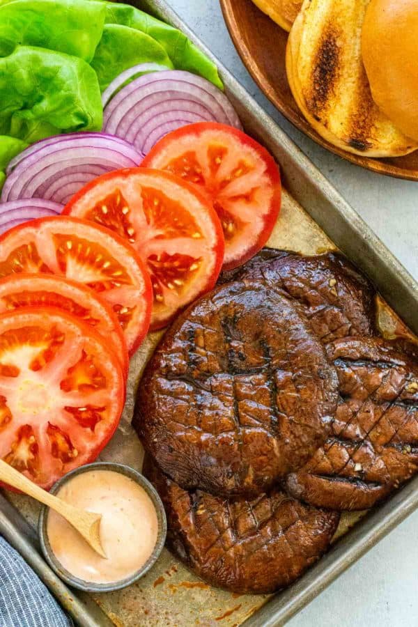 制作蘑菇汉堡的原料