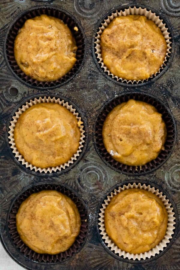 南瓜面糊分入松饼模