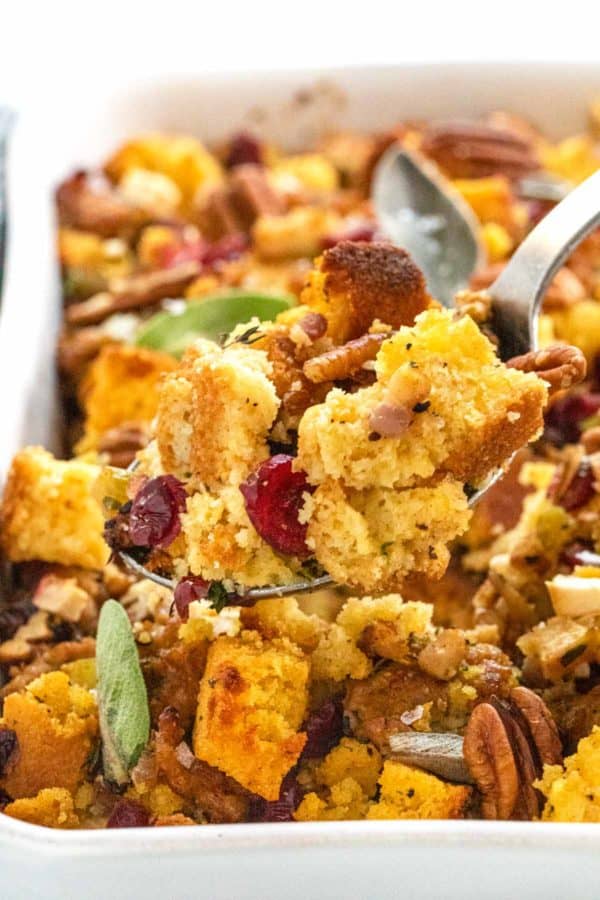 为感恩节提供玉米面包酱