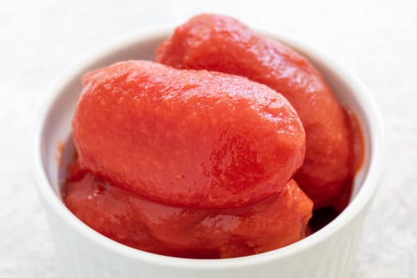 整个去皮的西红柿