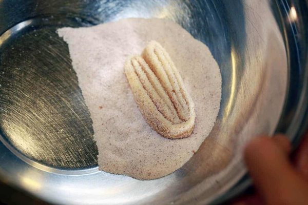 在饼干中加入更多的糖