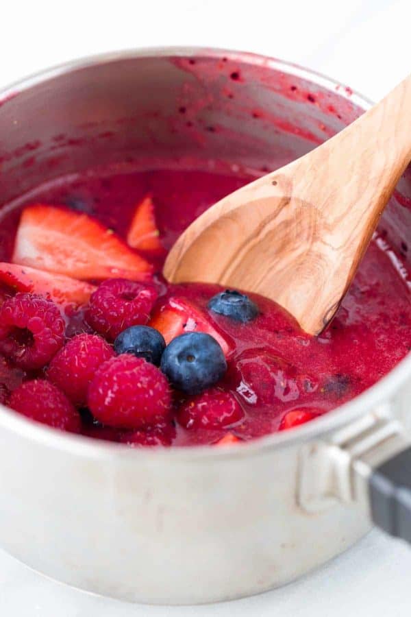 制作新鲜浆果蜜饯酱汁