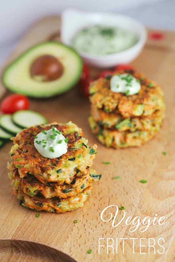 蔬菜馅饼配牛油果蘸酱