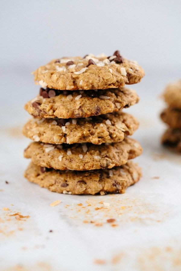 一堆燕麦片巧克力饼干