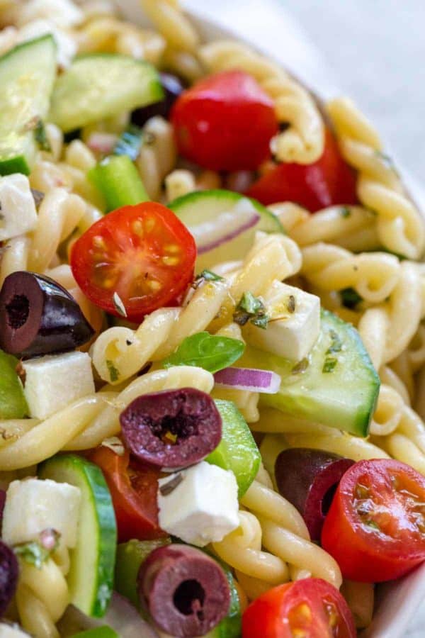 希腊意面沙拉的特写照片