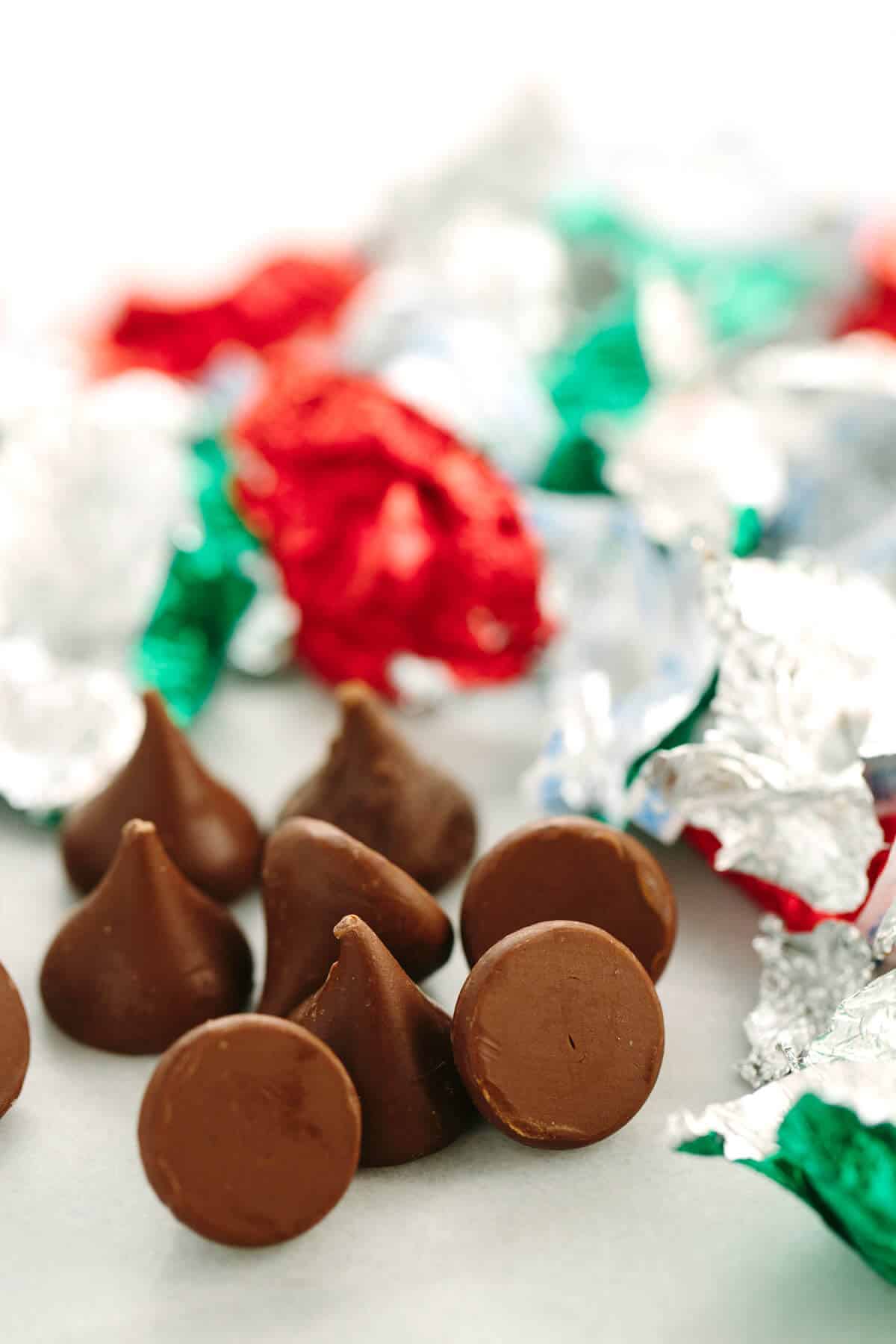 打开好时巧克力之吻饼干的包装，制作花生酱之吻饼干